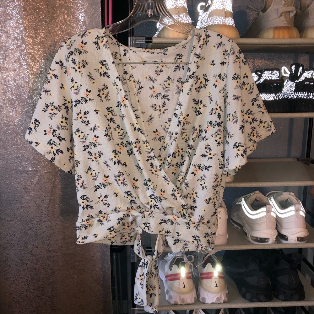 FLORAL TOP